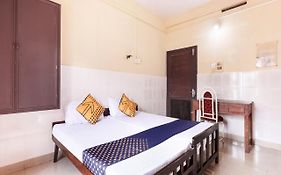 Spot On 60665 Royal Tourist Home Valancheri India